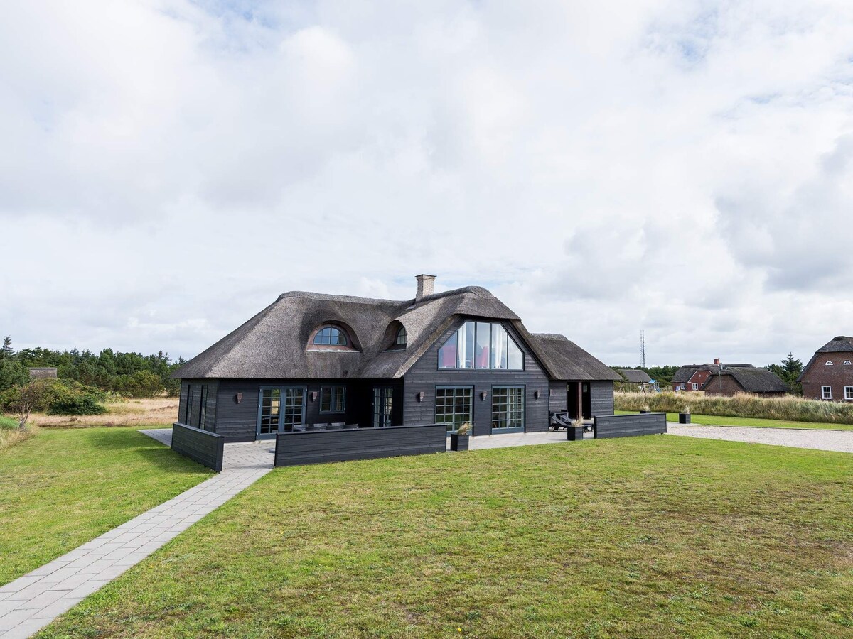 8 person holiday home in blåvand