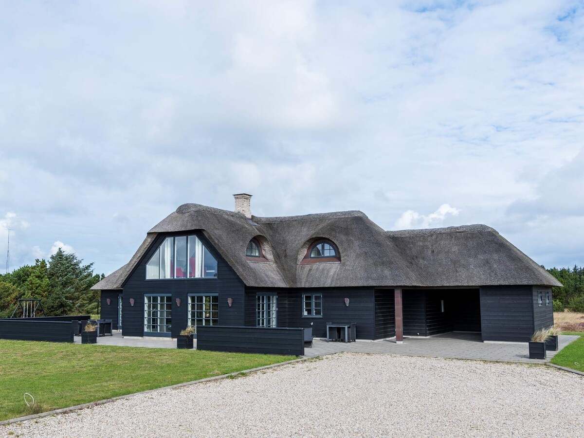 8 person holiday home in blåvand