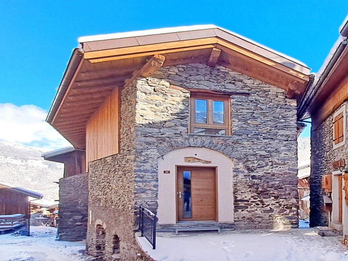 Cosy chalet in village of Les Allues