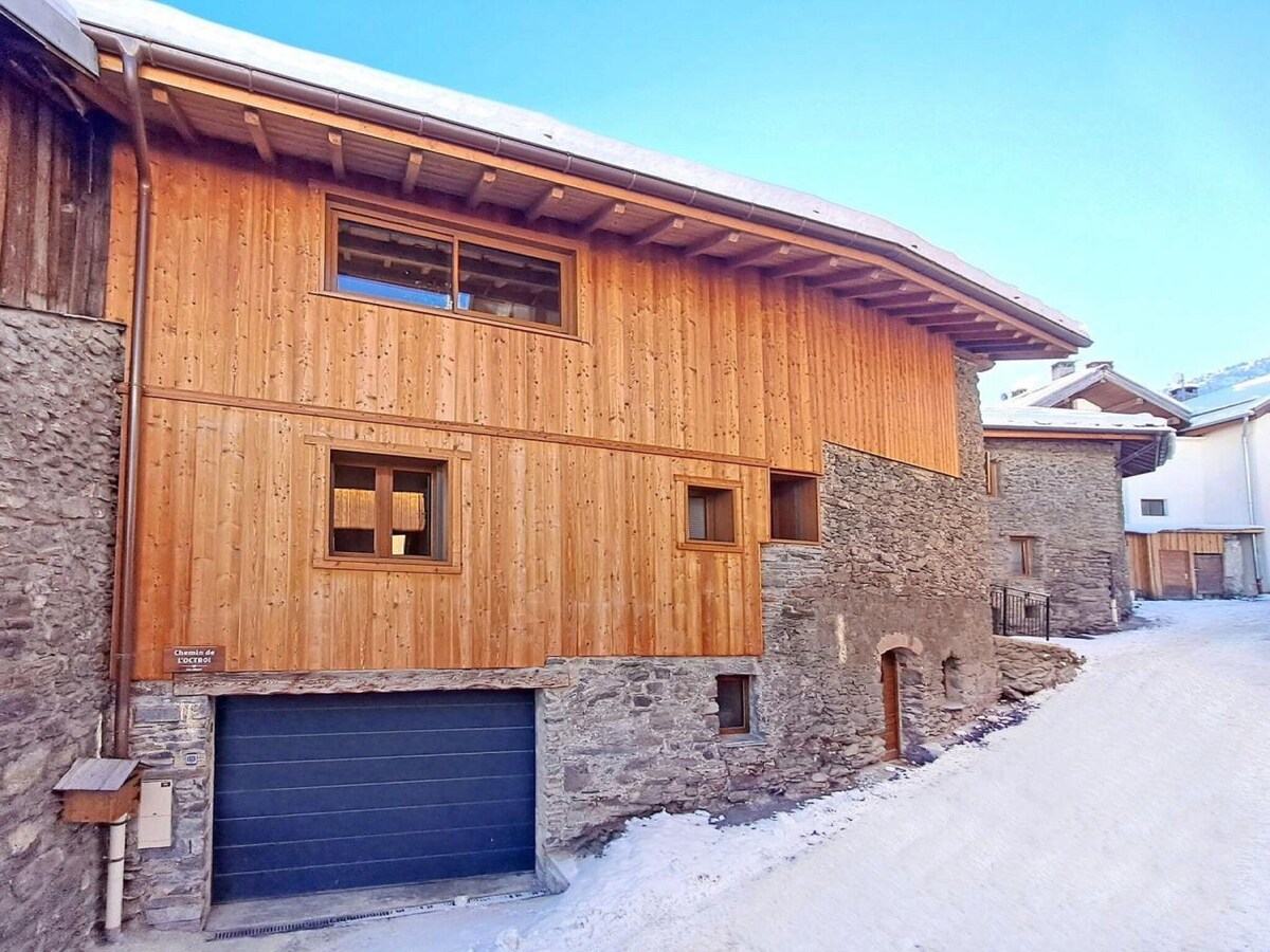 Cosy chalet in village of Les Allues