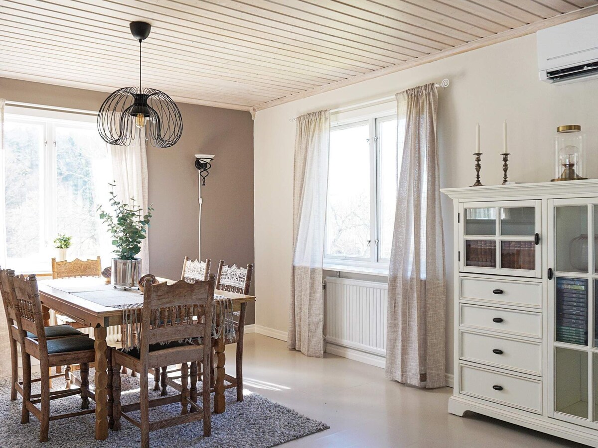 9 person holiday home in hällevadsholm