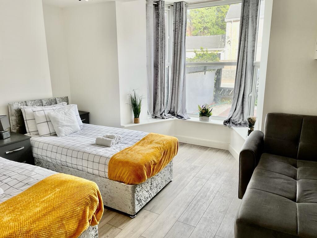 Cosy 1-Bedroom Apartment Briton Ferry, Neath 1