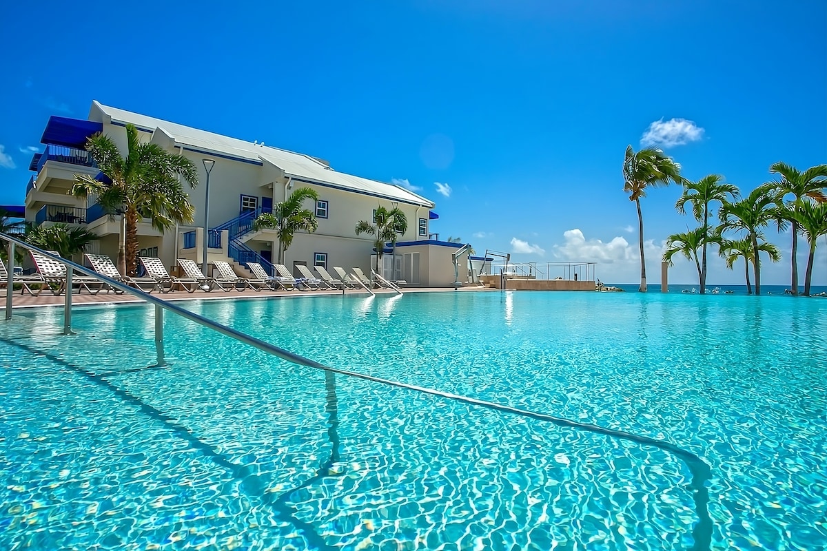 Beachfront Bliss Retreat! 2 Relaxing Units, Pool!