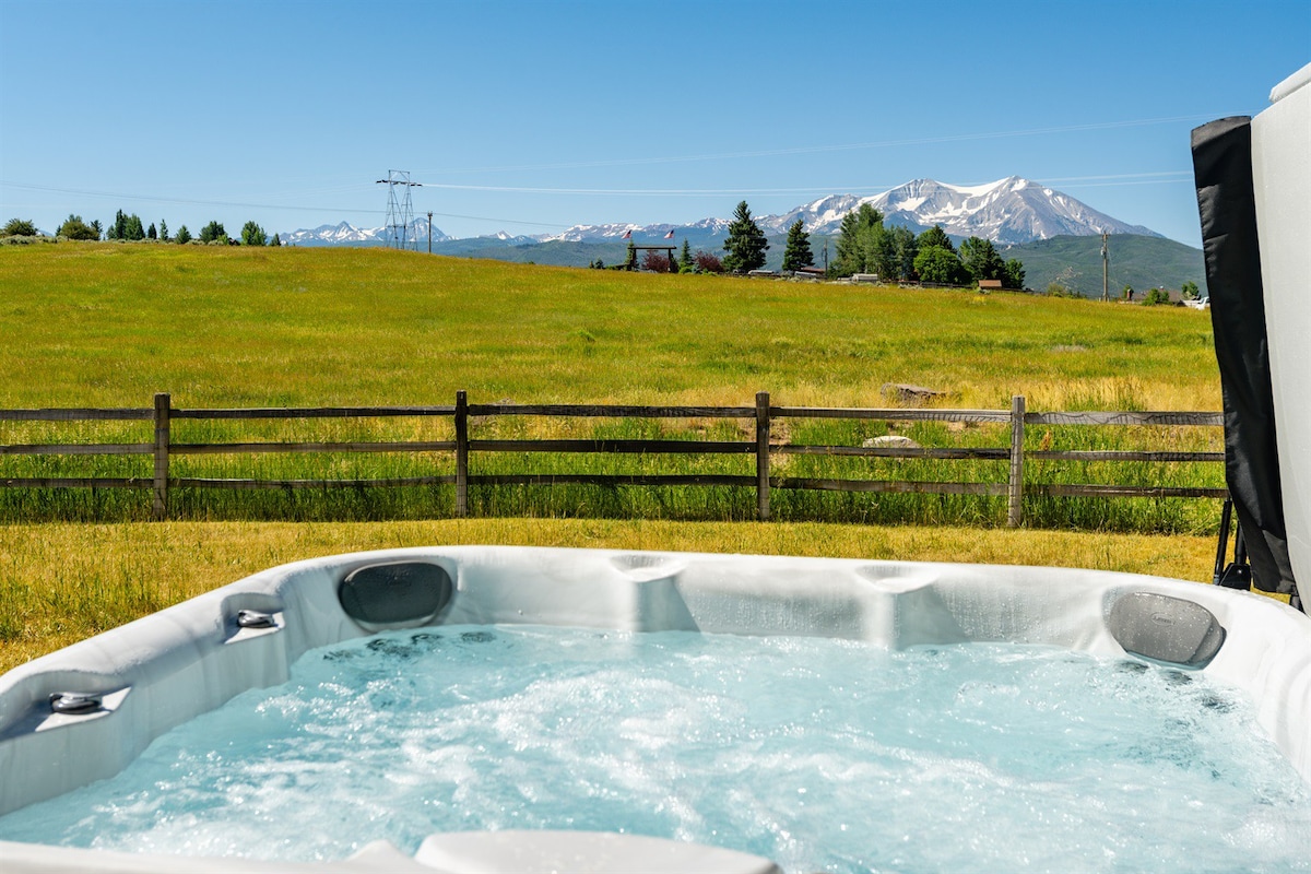 Green Meadow Vista | Hot Tub & Views for 16