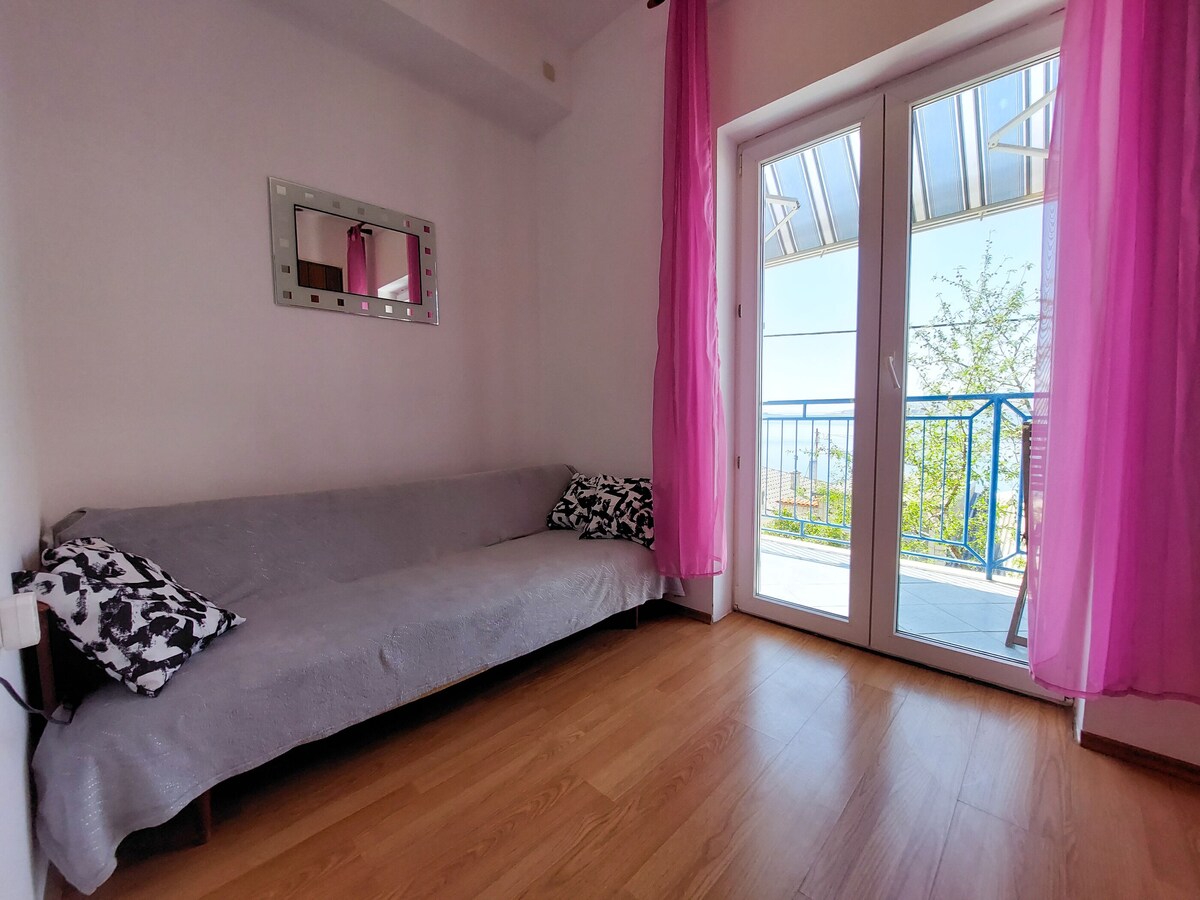 Studio Apartment, seaside in Senj, Balcony