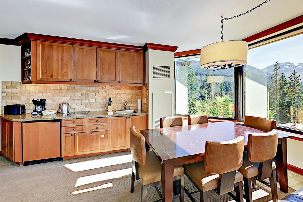 Luxe 3BR condo with amazing views, ski-in/ski-out