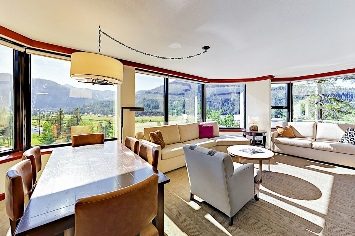 Luxe 3BR condo with amazing views, ski-in/ski-out