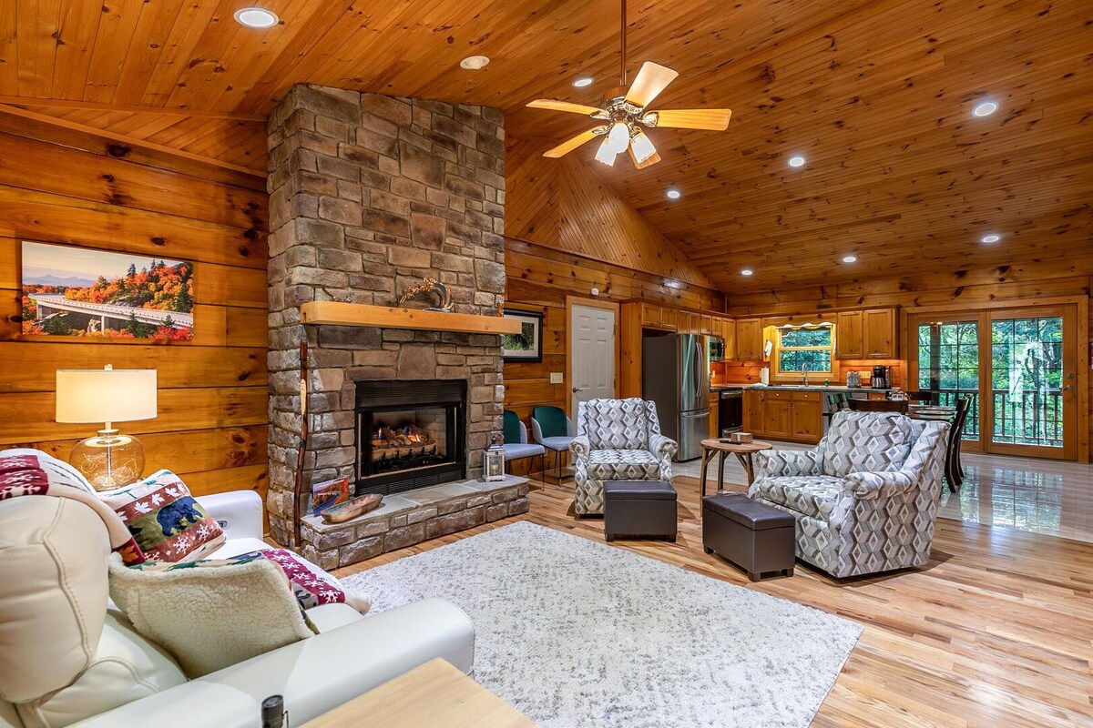 A Private Oasis - Log cabin close to town in Boone