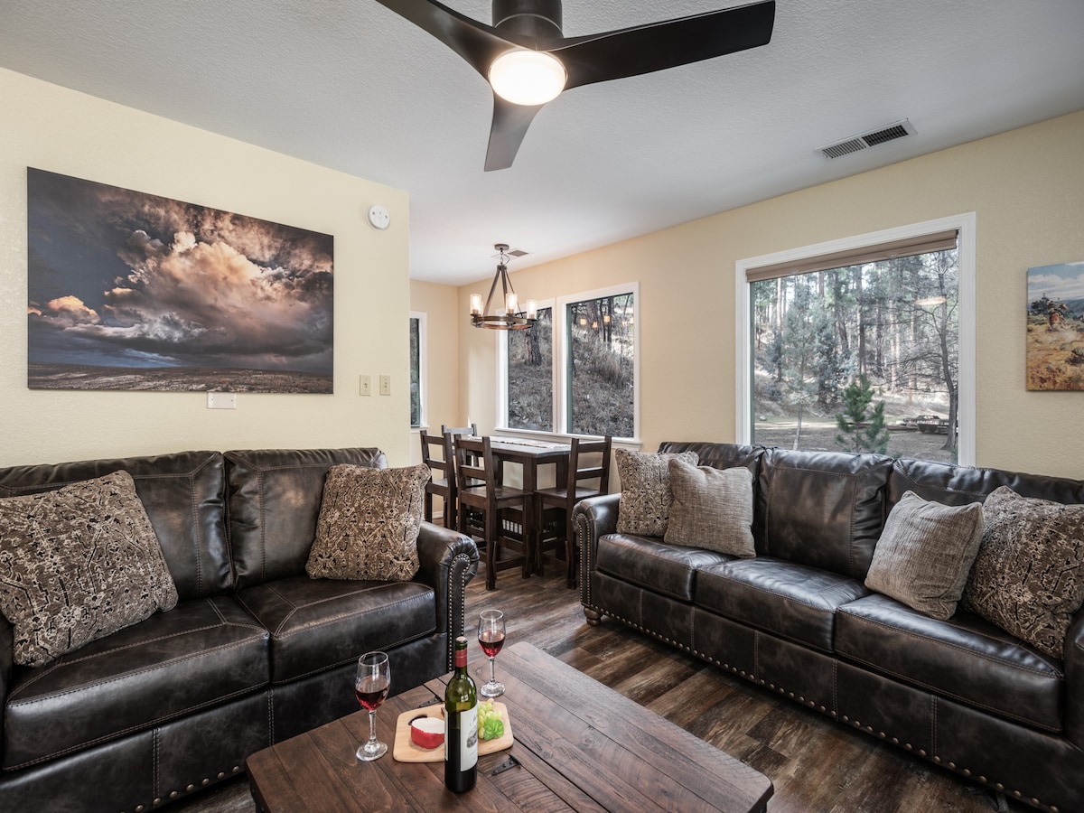 Midtown Riverfront Complex | Hot Tubs, Fireplace!