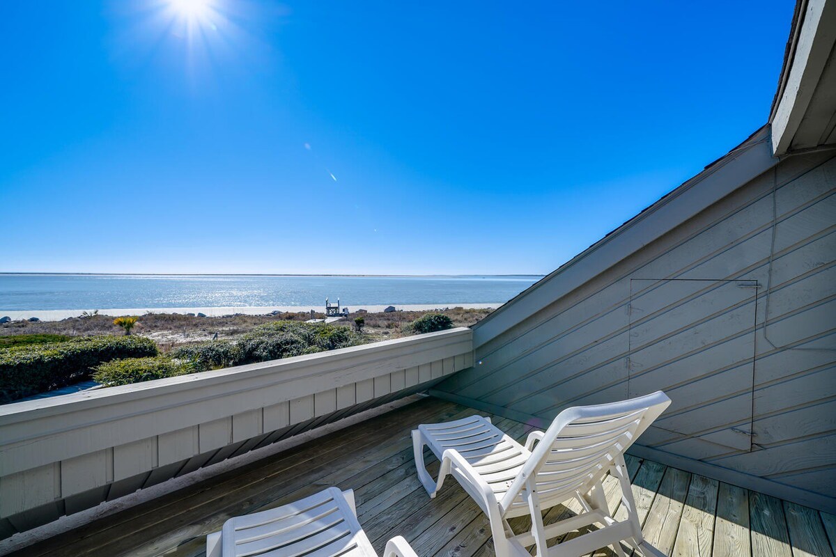 Breathtaking Sunset Views! Steps to the Beach!