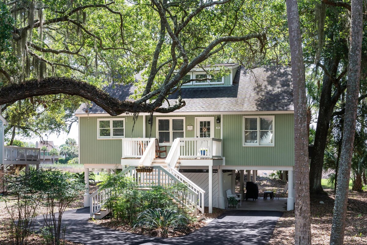 Popular Tarpon Pond Cottage w/Screened Porch!