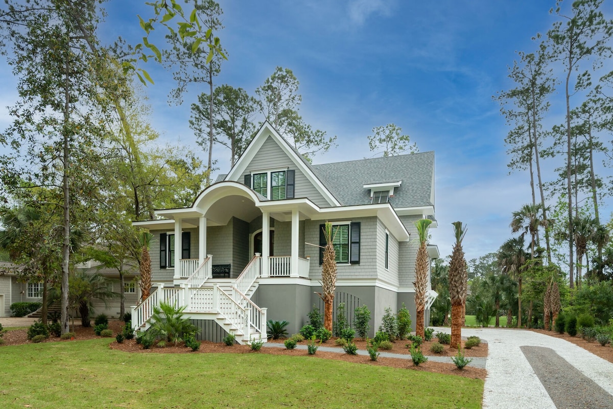 Exceptional, New Custom 5 BR Home!