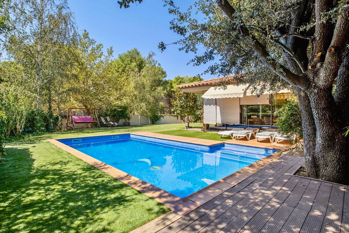 Magnificent Villa with private pool 5 minutes from