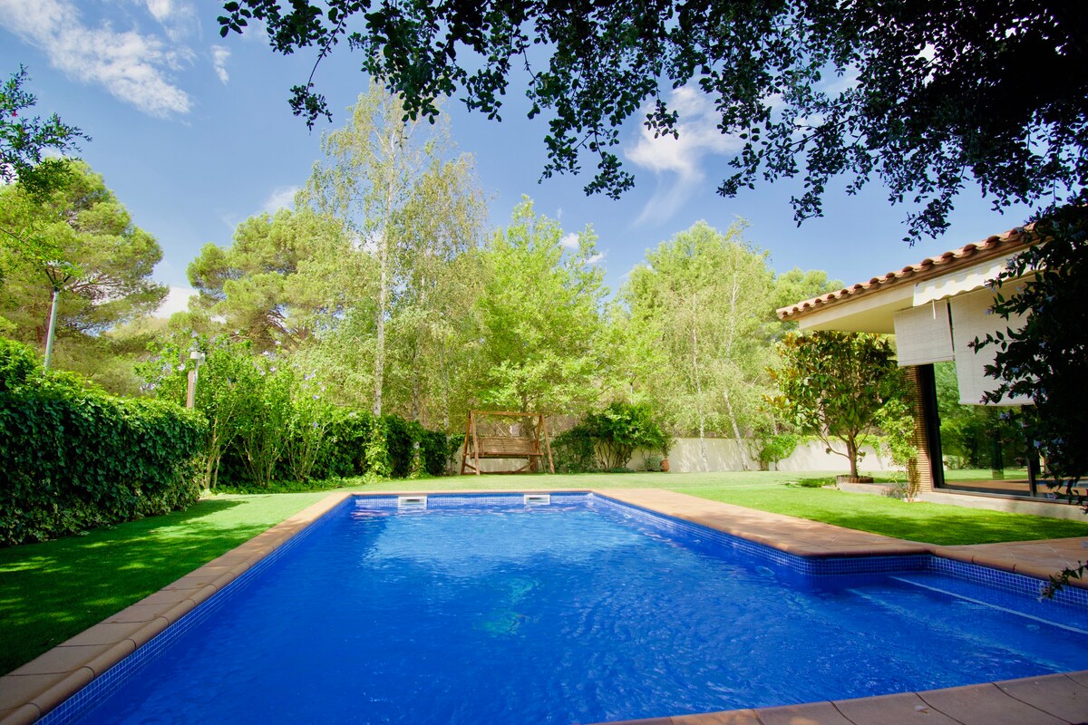 Magnificent Villa with private pool 5 minutes from