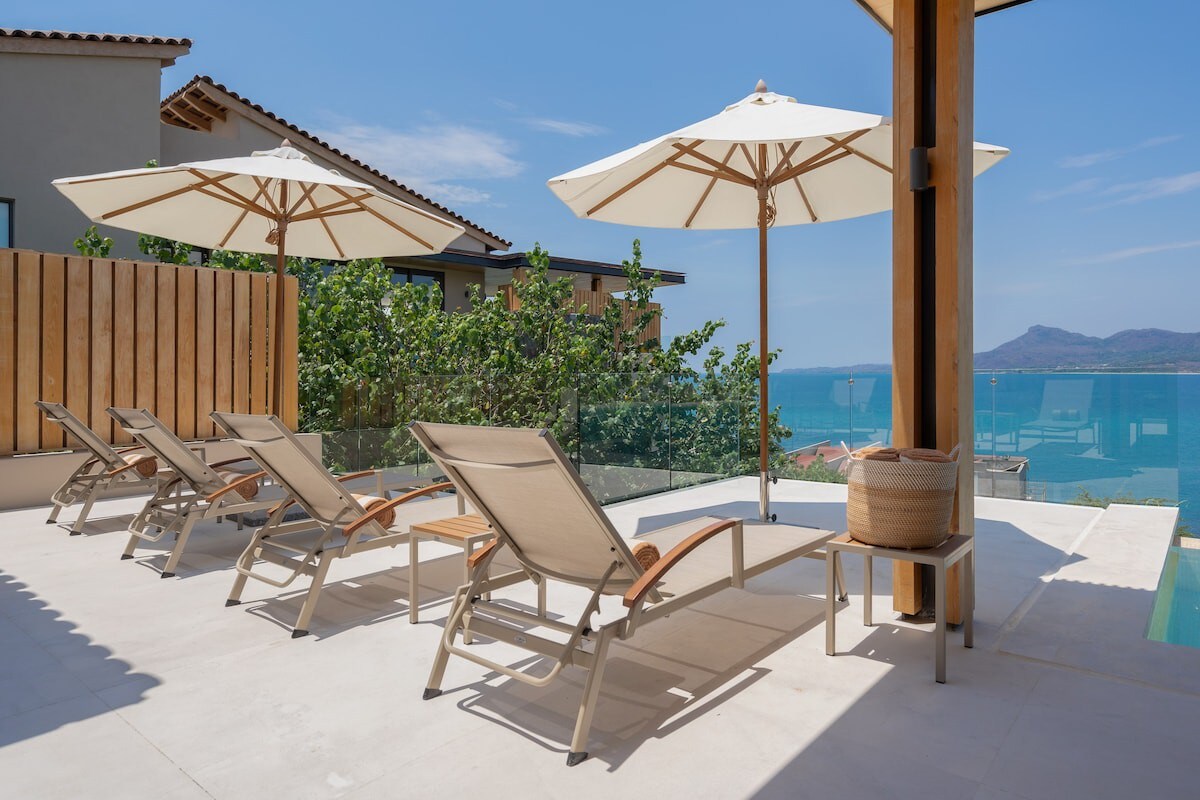 Peaceful ocean view luxury beach villa w/ chef