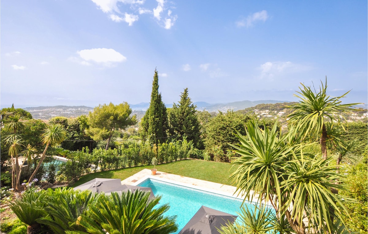 Amazing home in Mougins with outdoor swimming pool