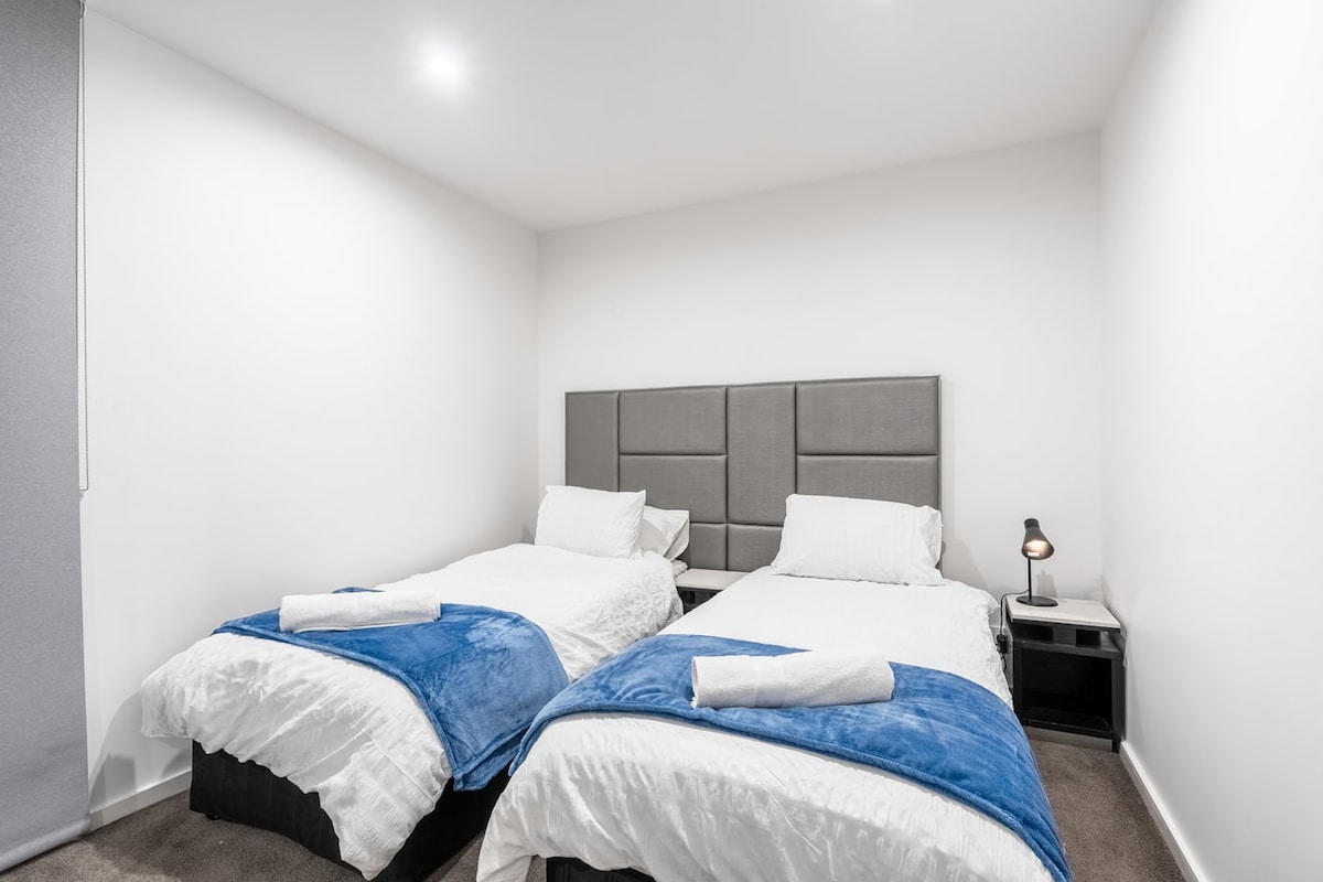 Sunny 2bedroom apartment next to Canberra Centre