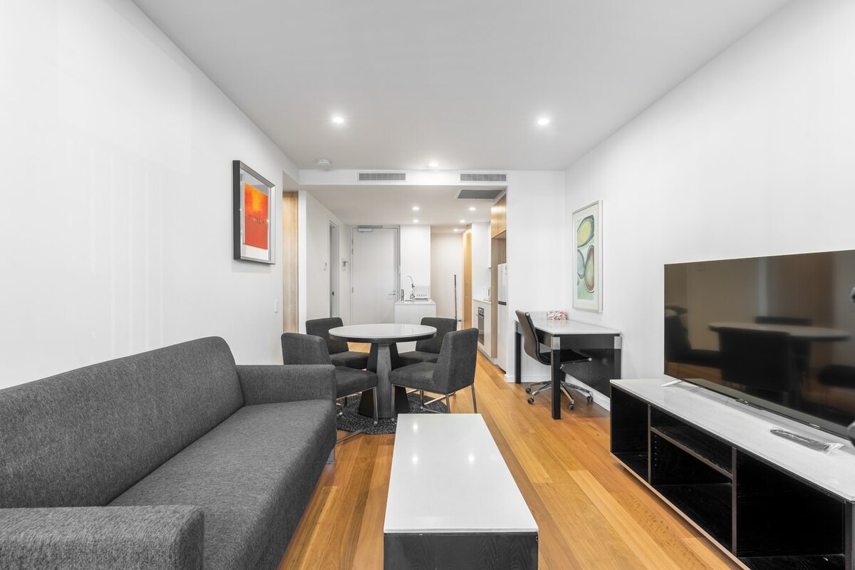 Cozy Two bedroom apartment next to Canberra Centre