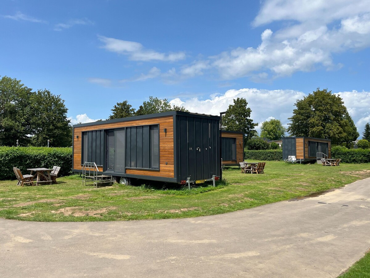 Snug holiday home on a recreational lake