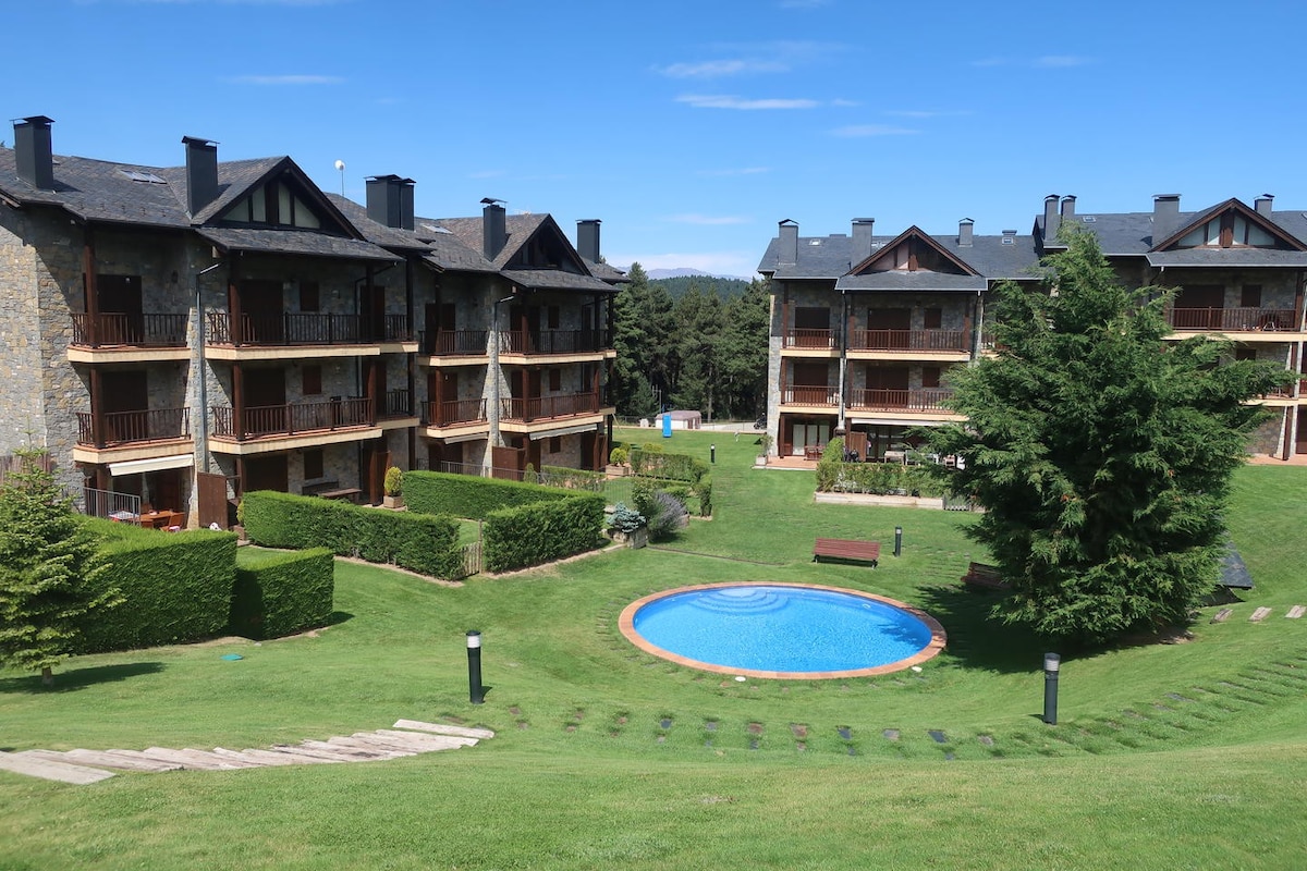 Apartment in La Molina with swimming pool