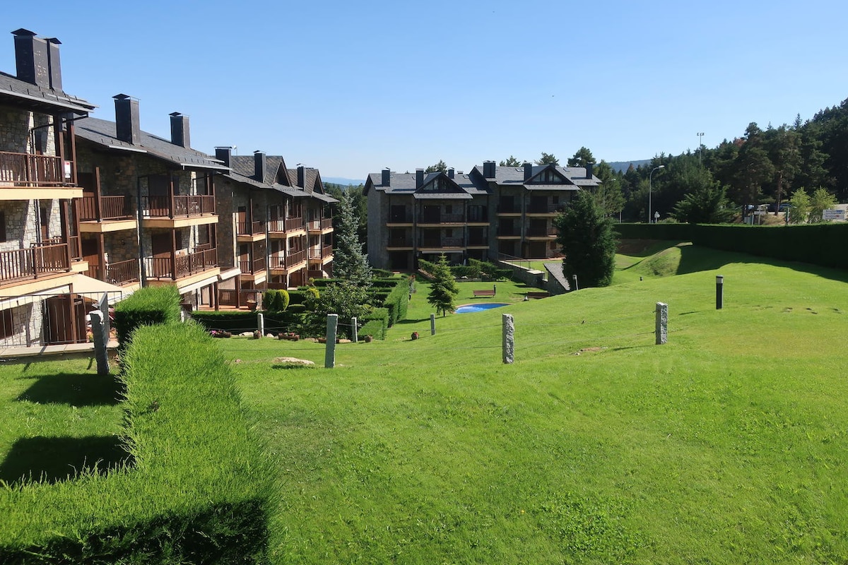 Apartment in La Molina with swimming pool