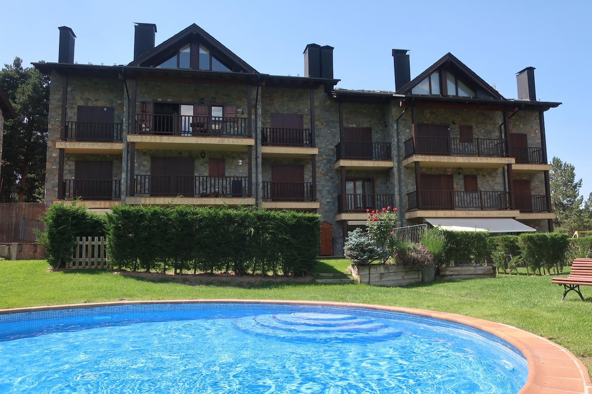 Apartment in La Molina with swimming pool