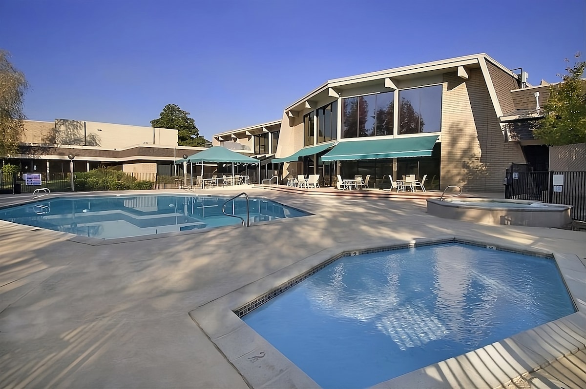 Riverside Retreat in Redding, California! W/ Pool!