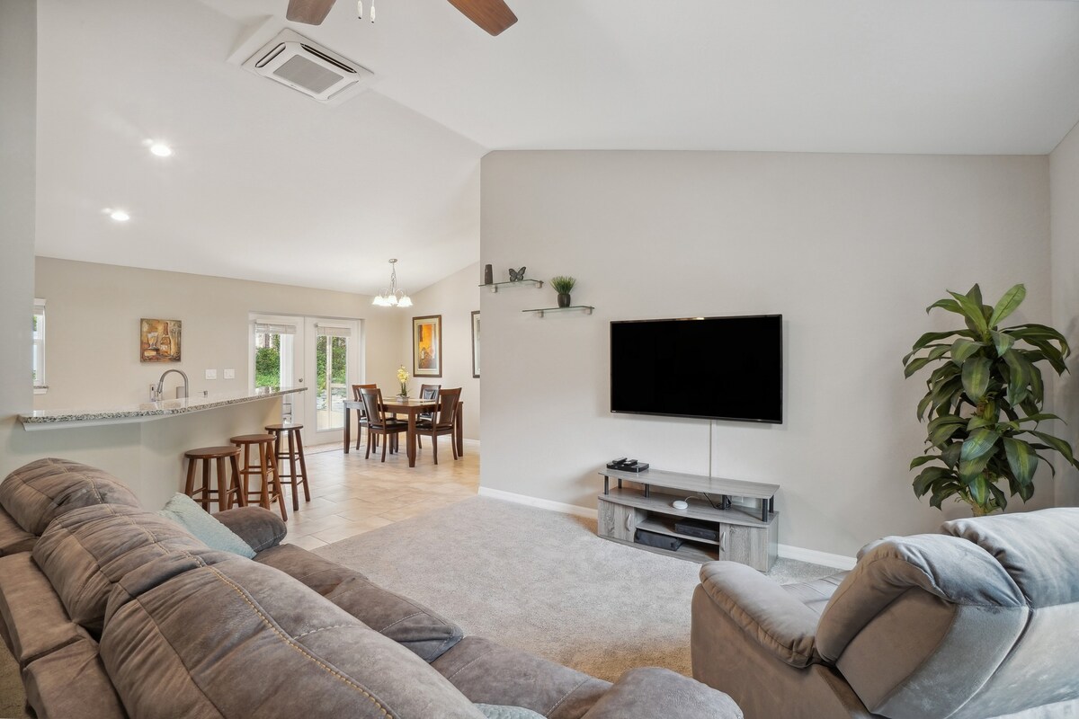 Newly Constructed Ocala Home with Screened Porch!