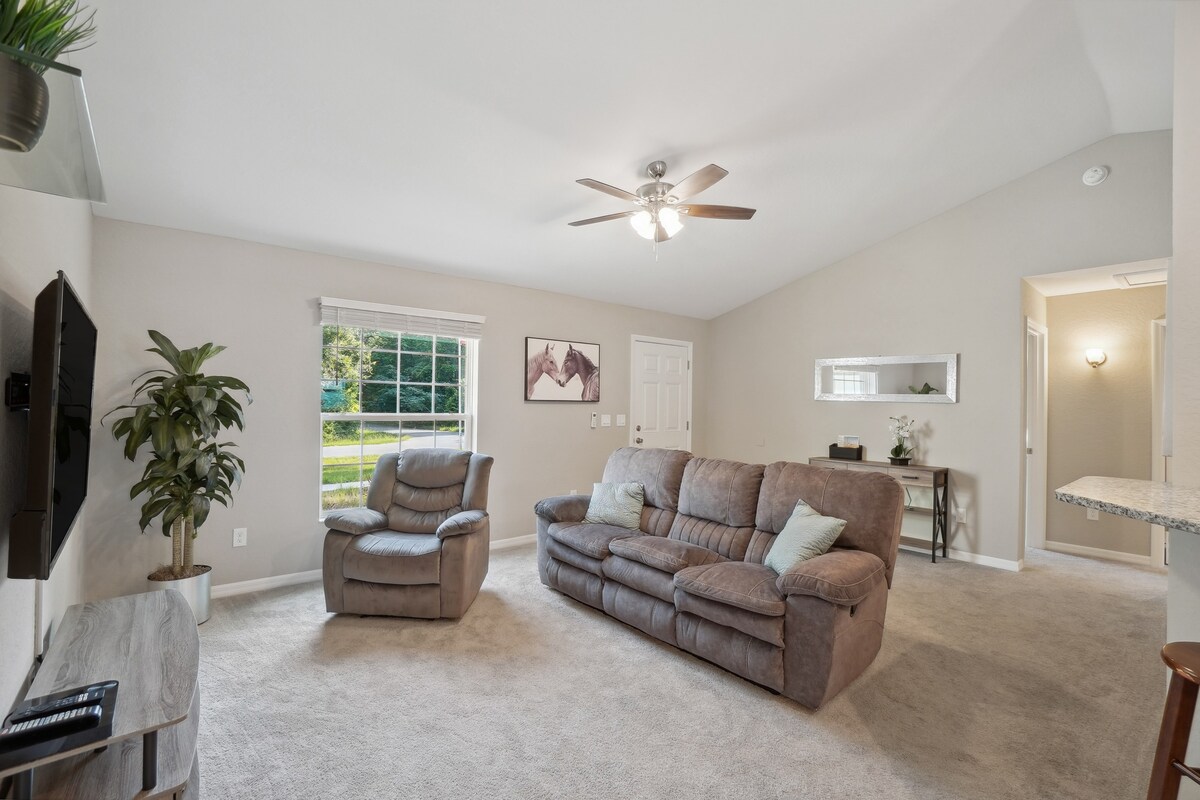 Newly Constructed Ocala Home with Screened Porch!