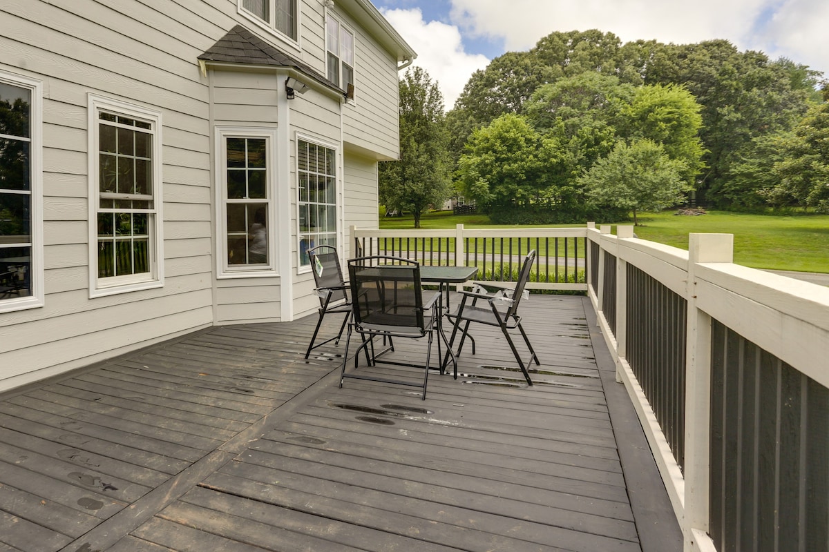 Canton Oasis: Private Deck & Relaxing Pool Area!