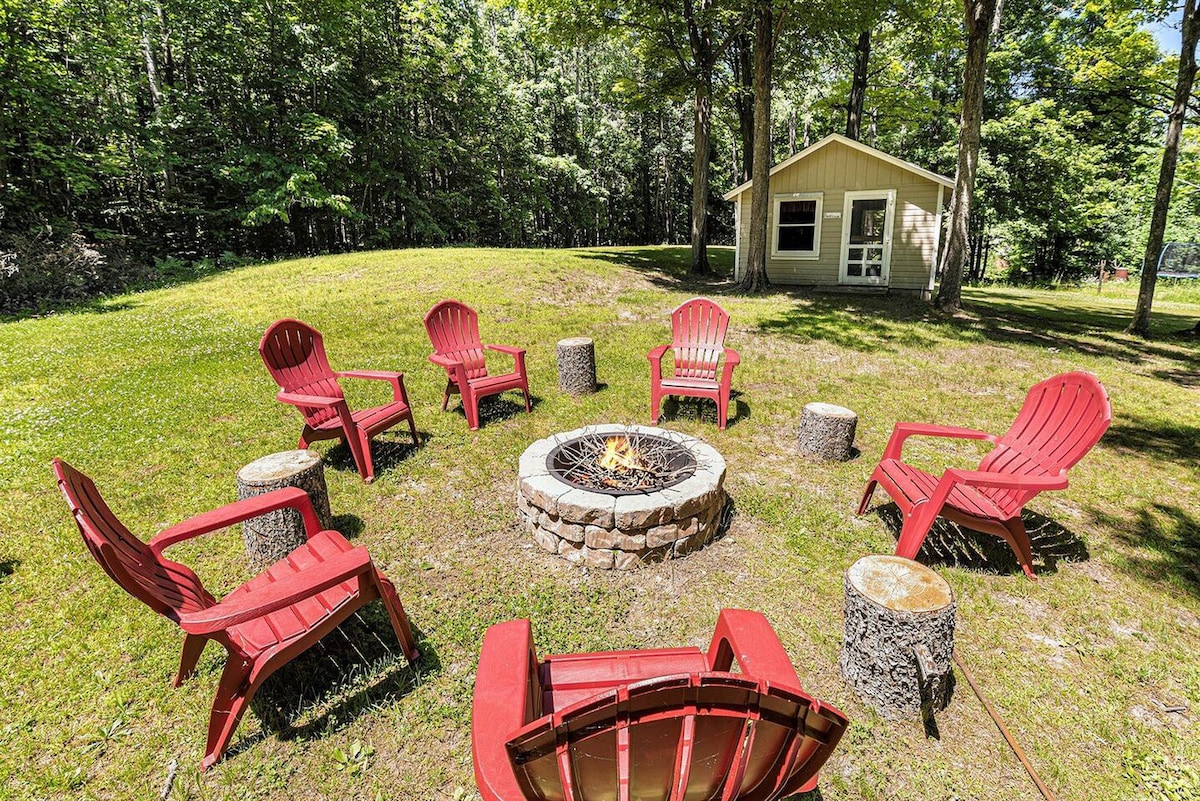 Two Cottages by Mullett Lake - Sleeps 12