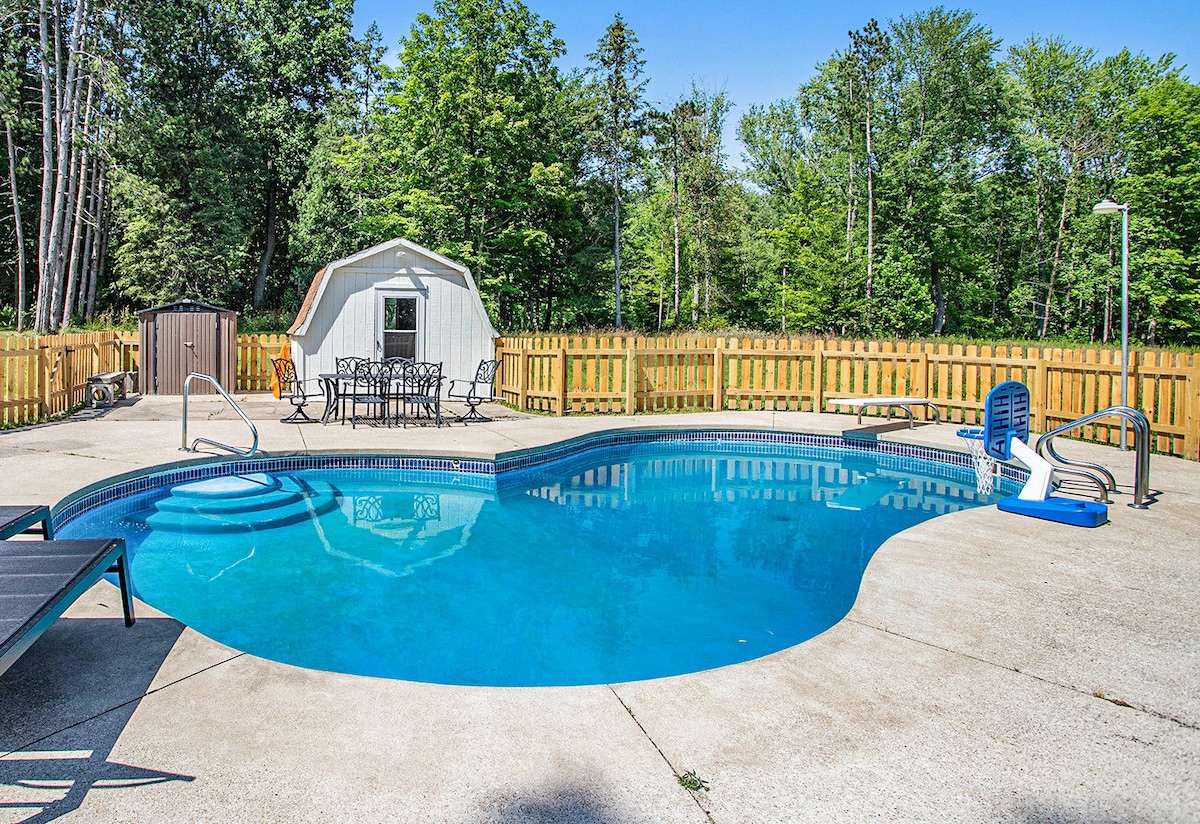 Secluded Pool Playhouse: Hot Tub, Games, Fire Pit