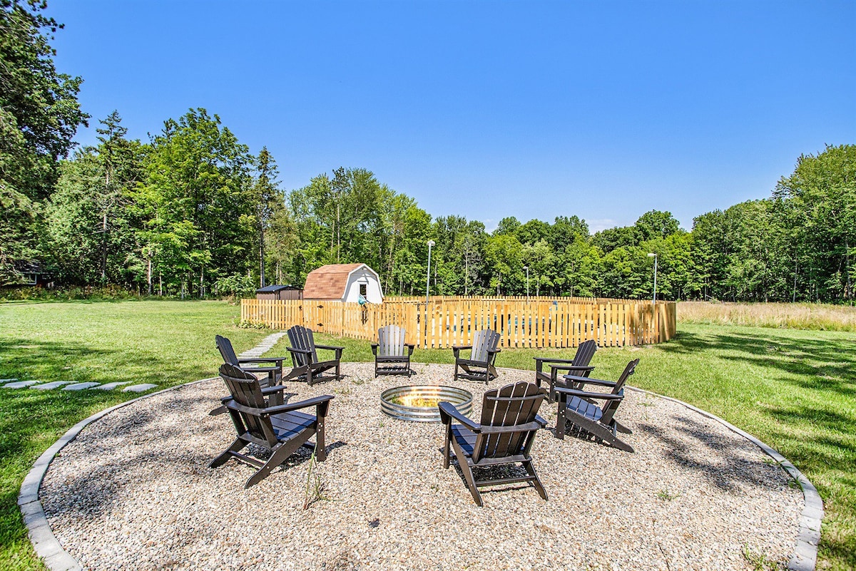 Secluded Pool Playhouse: Hot Tub, Games, Fire Pit