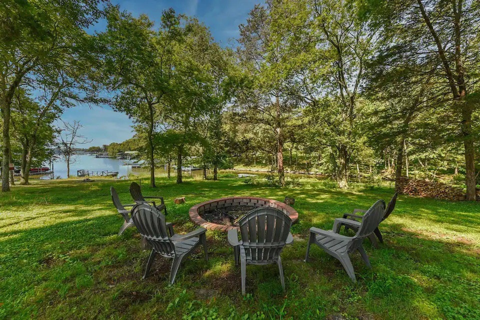 Private Lakehouse with Hot Tub near Nashville!