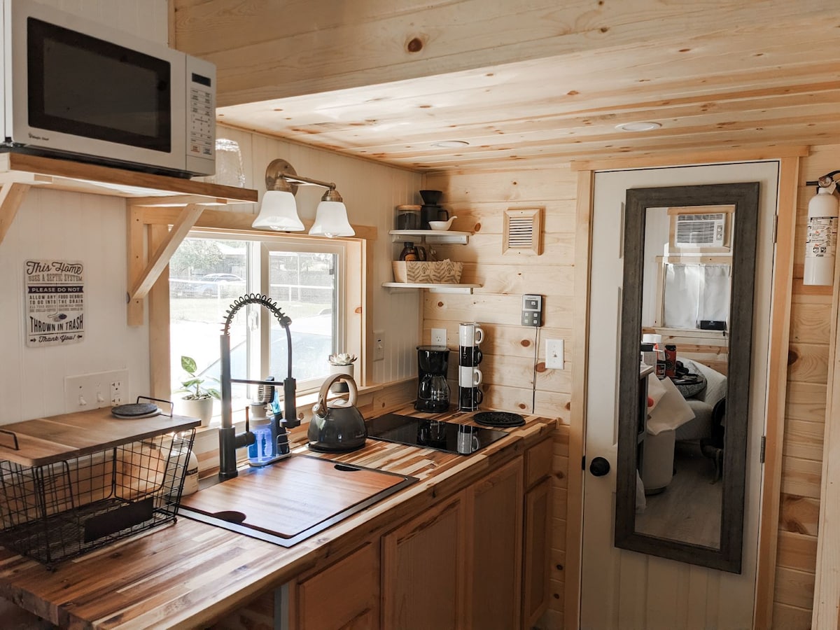 Tiny Home near McGee Park - Vista Retreat