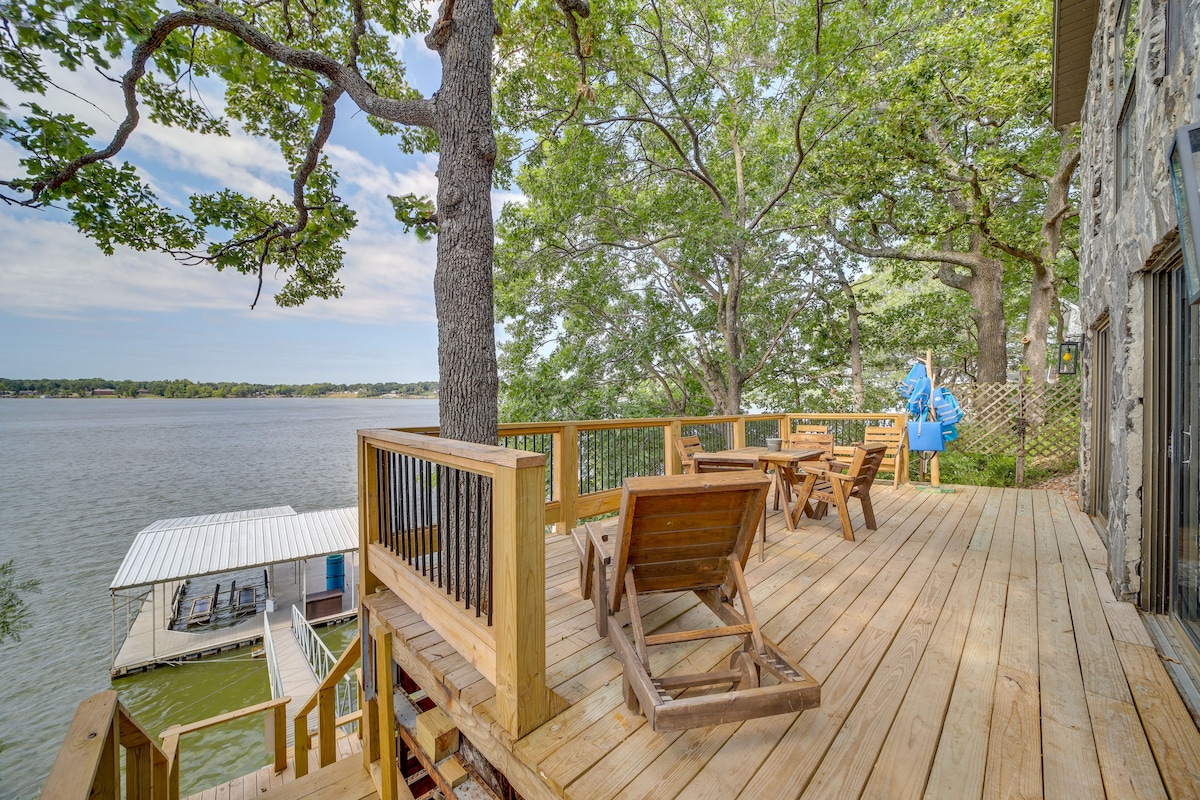 Lakefront Grove Retreat: Private Boat Slip & Dock!