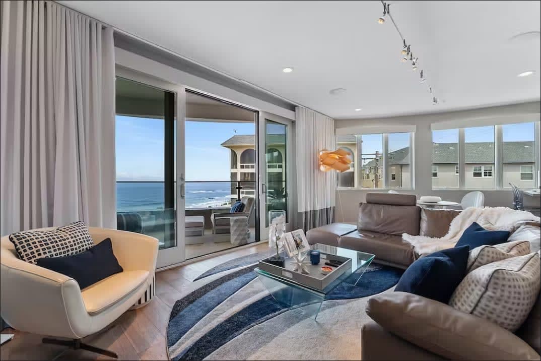 Sea Gem Beachfront Condo at Famous Windansea Beach