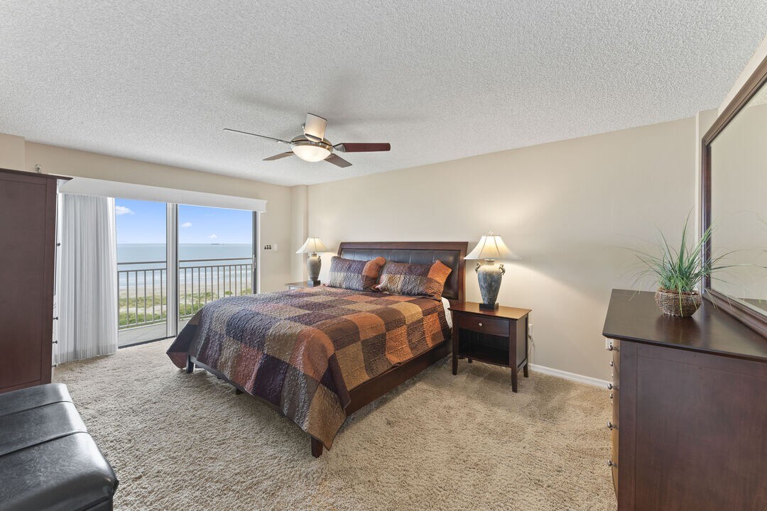 Coral Oasis Corner Unit with Direct Ocean Views ！