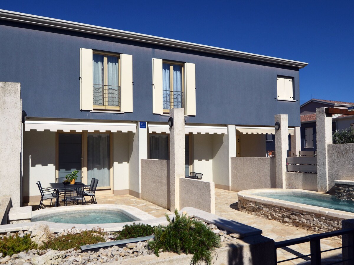 Modern Villa with swimming pool