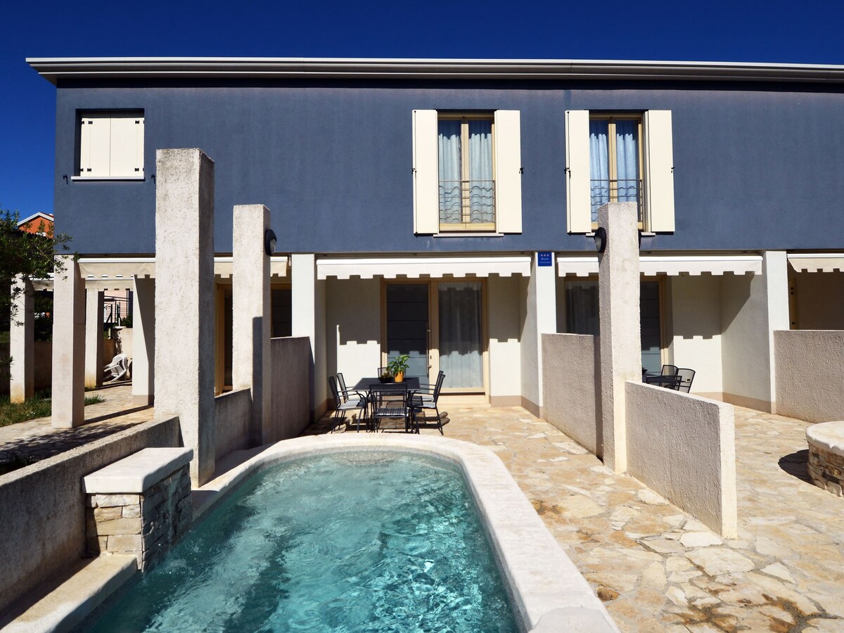 Modern Villa with swimming pool