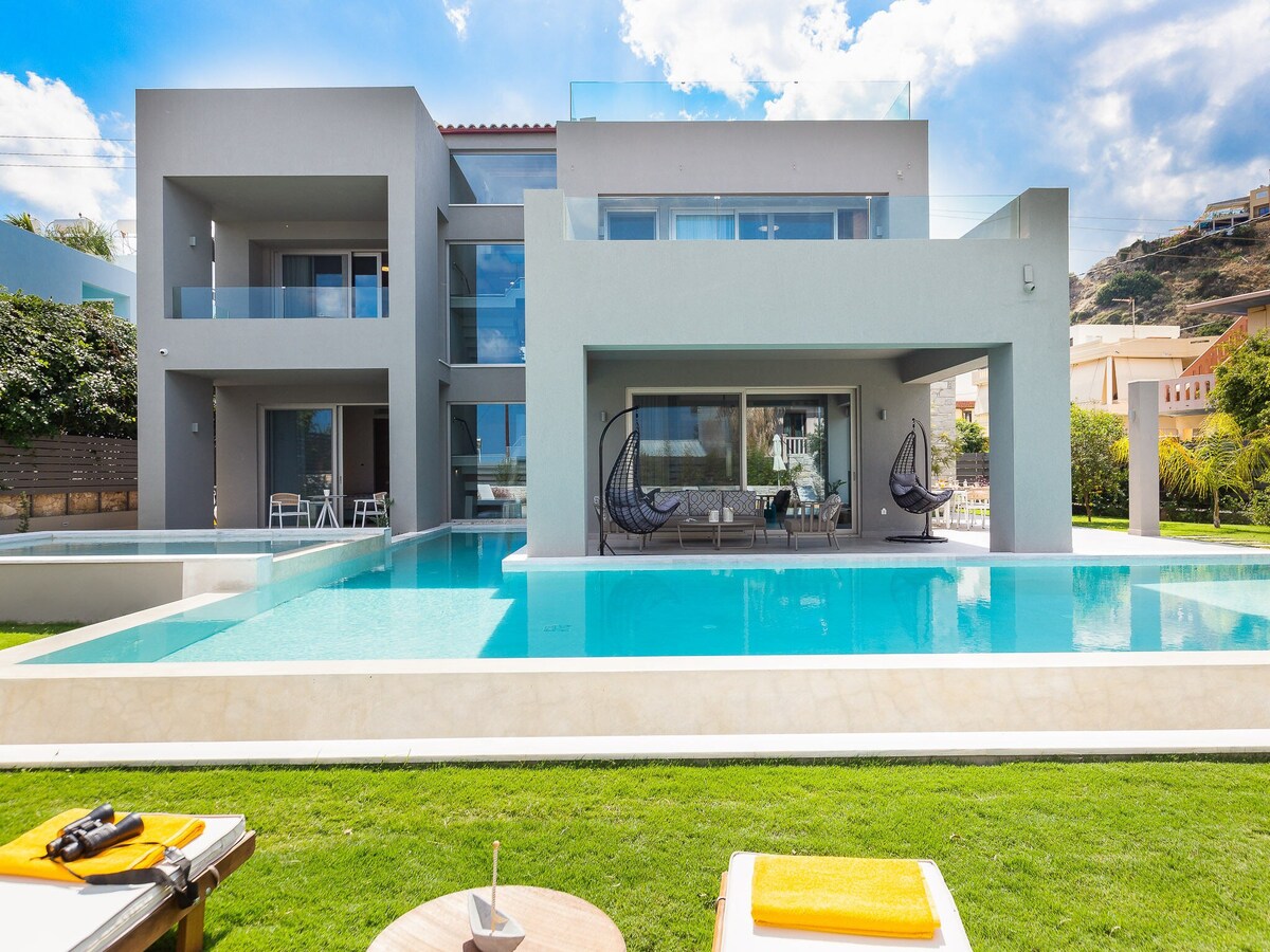 Lush villa with Heated Pool 180m to the Beach