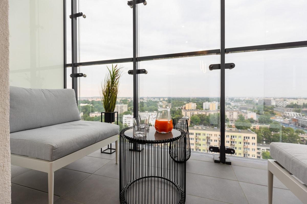 豪华公寓|阳台，可从那儿欣赏城市景观