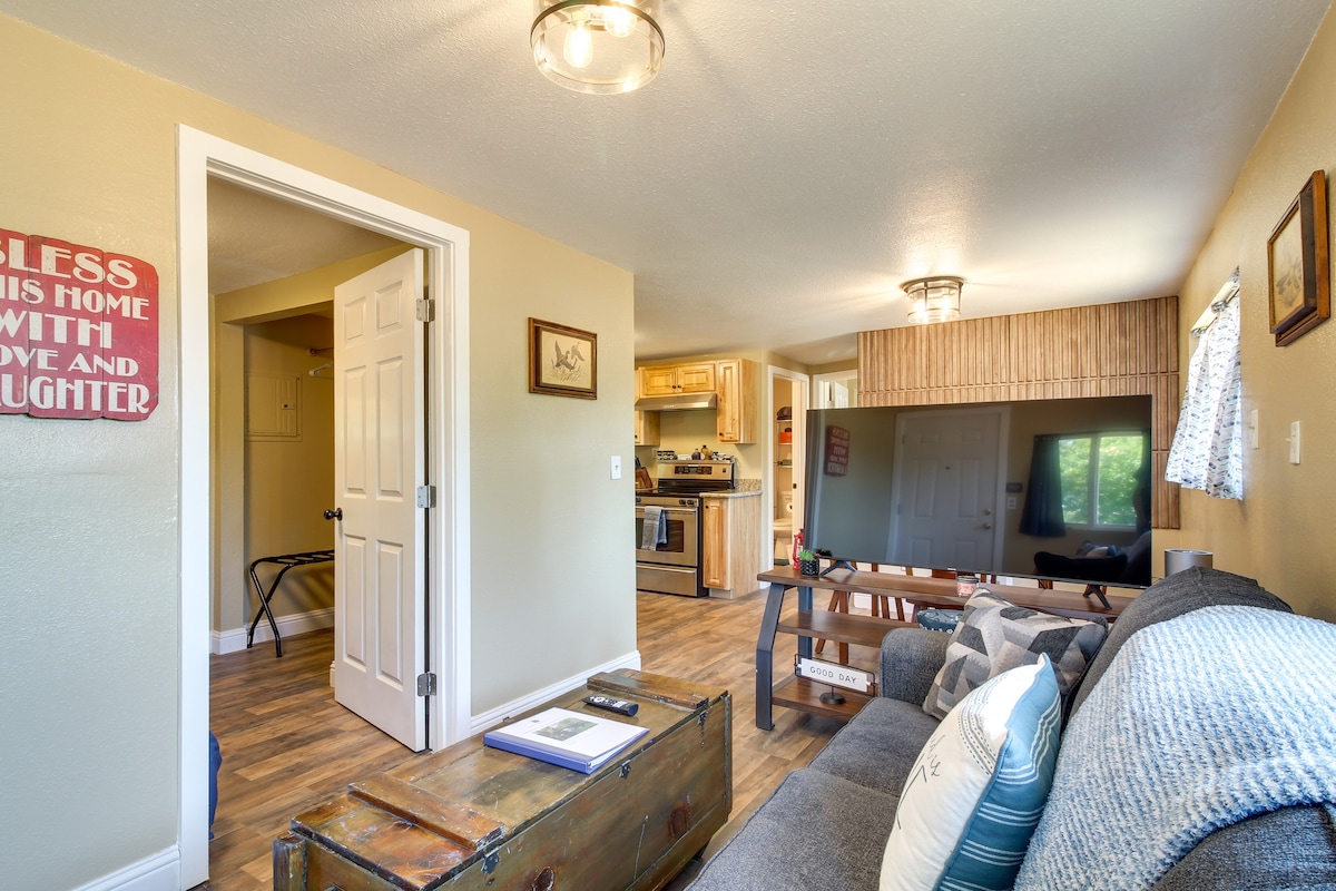 Cozy Coos Bay Retreat w/ On-Site Creek & Fishing!