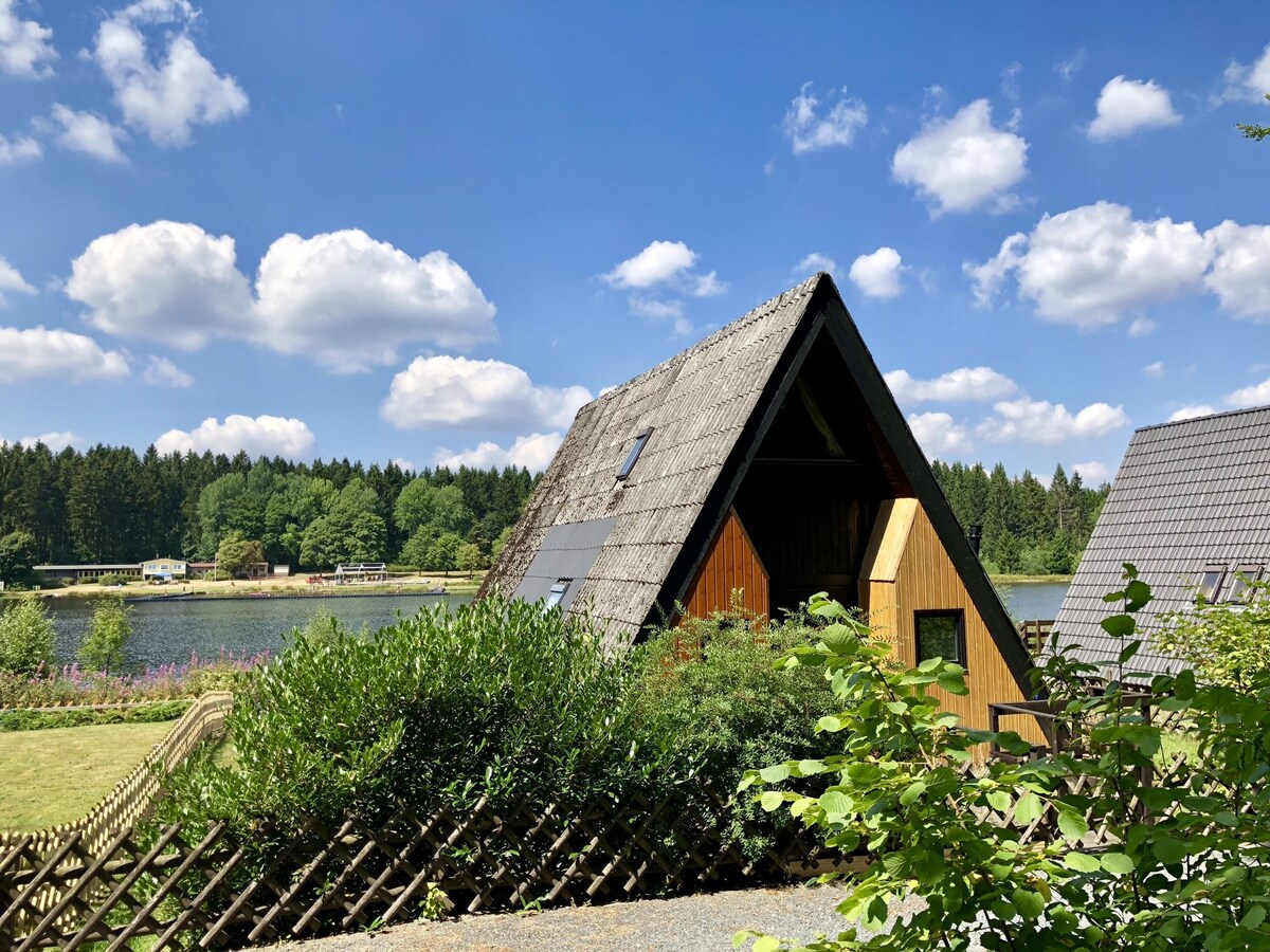 Wooden chalet with oven, in Oberharz near a lake