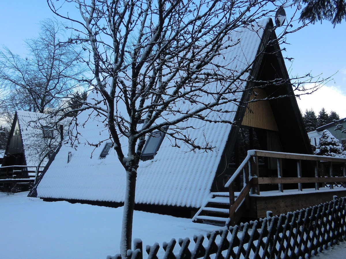 Wooden chalet with oven, in Oberharz near a lake