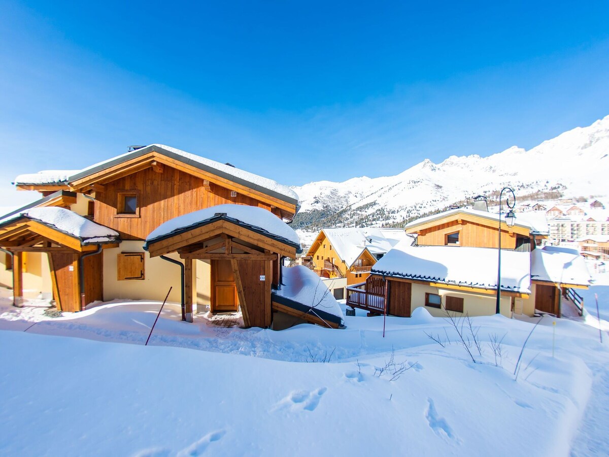 Luxurious chalet near the ski-slopes