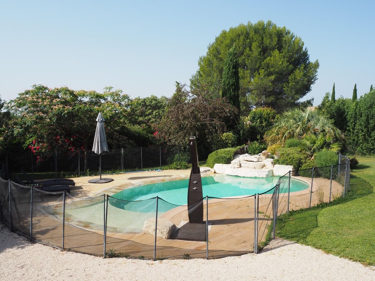 Premium villa with garden and pool, Lambesc