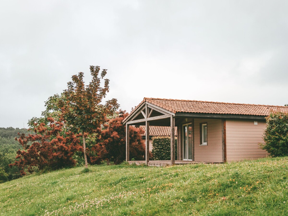 Attractive Chalet on a hill in Monclar-de-Quercy