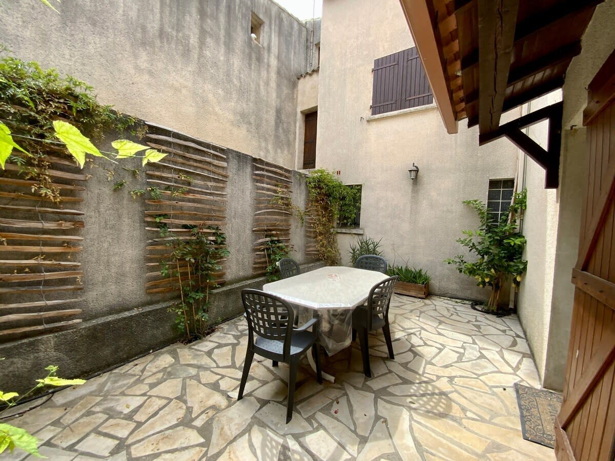 Villa Isabelle- Large bright house with courtyard