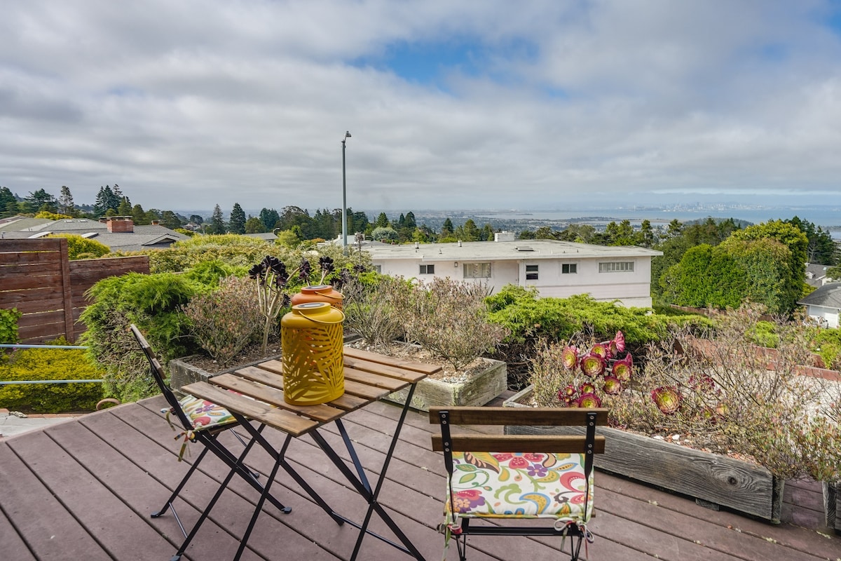 Stunning Bay-View Vacation Rental in Kensington!